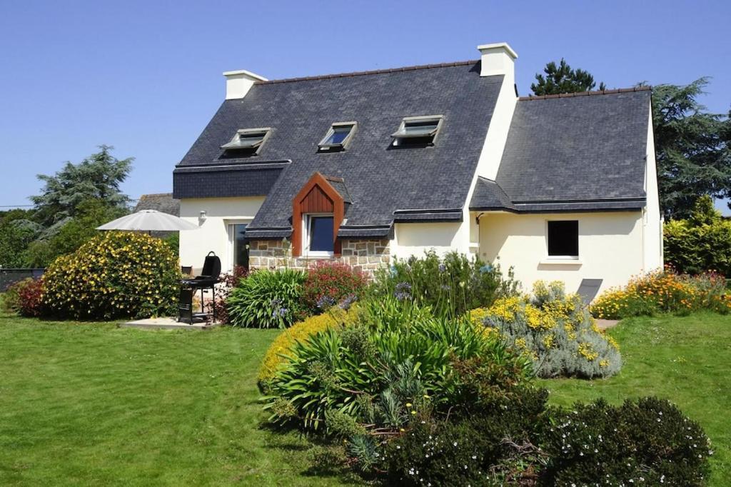 Nice Holiday Home With Beautiful Garden, パンポル エクステリア 写真