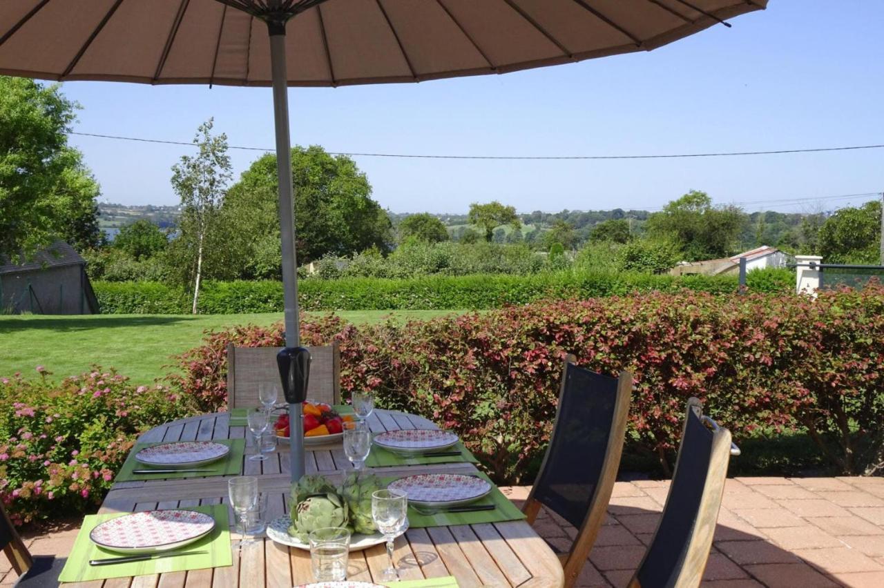 Nice Holiday Home With Beautiful Garden, パンポル エクステリア 写真