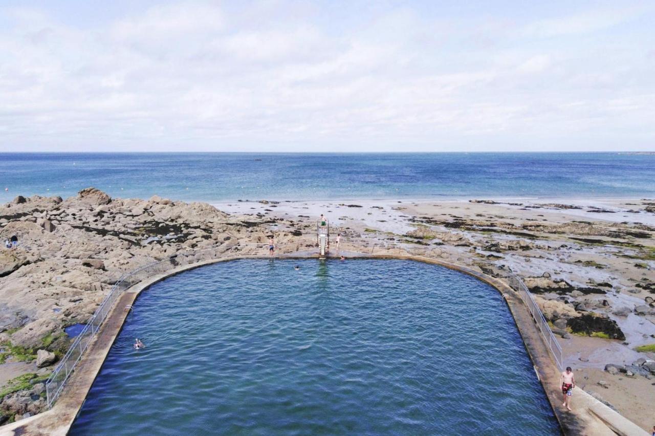 Nice Holiday Home With Beautiful Garden, パンポル エクステリア 写真